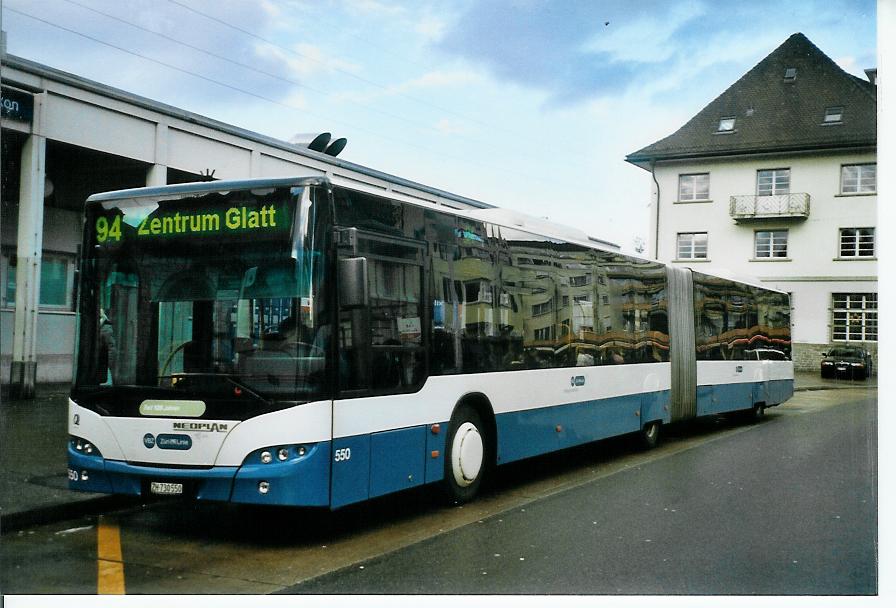 (103'434) - VBZ Zrich - Nr. 550/ZH 730'550 - Neoplan am 7. Januar 2008 beim Bahnhof Zrich-Oerlikon