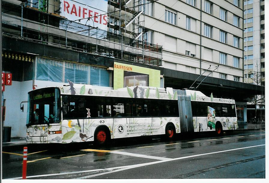 (103'514) - VB Biel - Nr. 90 - NAW/Hess Gelenktrolleybus am 12. Januar 2008 beim Bahnhof Biel