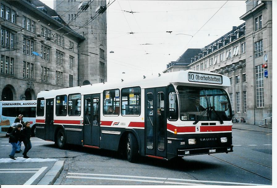 (104'012) - VBSG St. Gallen - Nr. 220/SG 141'220 - Saurer/Hess am 4. Februar 2008 beim Bahnhof St. Gallen