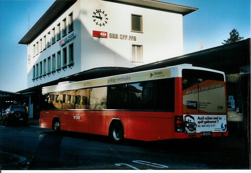 (104'323) - Busland, Burgdorf - Nr. 25/BE 122'014 - Volvo/Hess (ex AAGK Koppigen Nr. 5) am 18. Februar 2008 beim Bahnhof Burgdorf