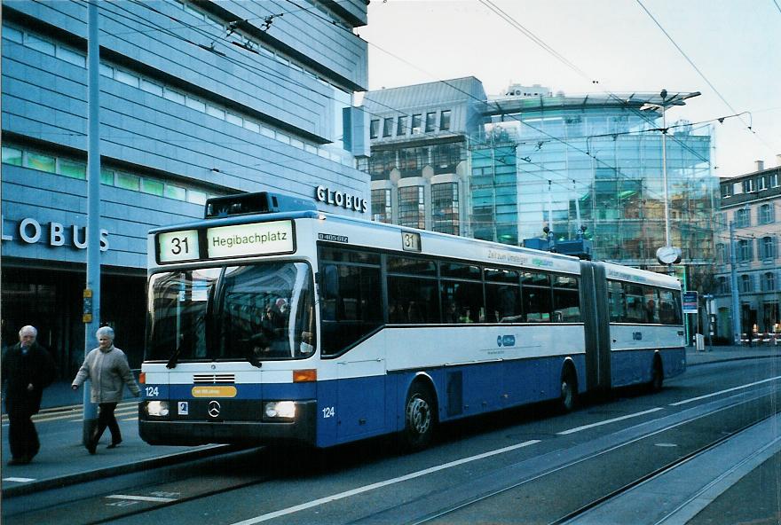 (104'335) - VBZ Zrich - Nr. 124 - Mercedes Gelenktrolleybus am 19. Februar 2008 in Zrich, Lwenplatz