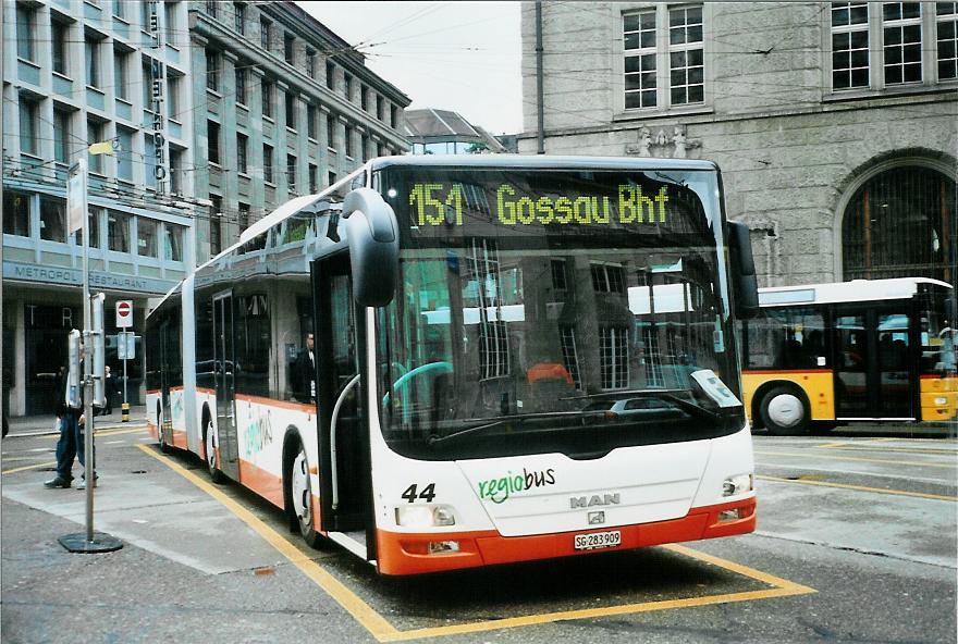 (105'814) - Regiobus, Gossau - Nr. 44/SG 283'909 - MAN am 29. Mrz 2008 beim Bahnhof St. Gallen