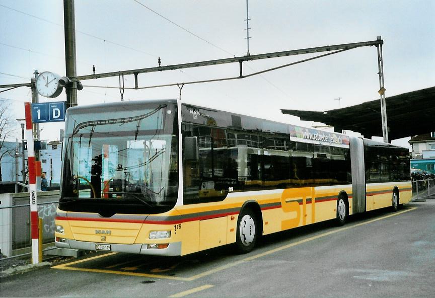 (106'307) - STI Thun - Nr. 119/BE 700'119 - MAN am 8. April 2008 beim Bahnhof Thun (prov. Haltestelle)