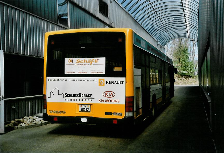 (106'735) - VBSH Schaffhausen - Nr. 32/SH 38'032 - Volvo/Hess am 26. April 2008 in Schaffhausen, Busdepot