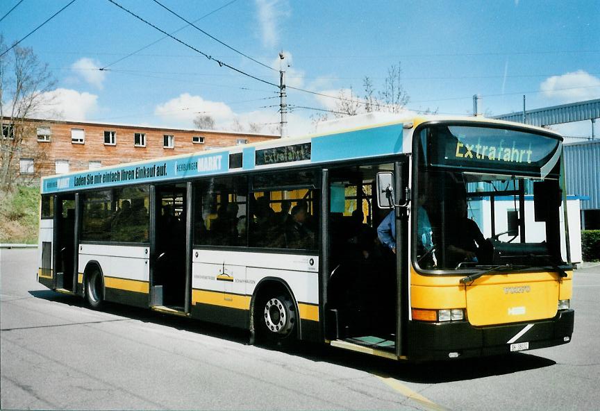 (106'813) - VBSH Schaffhausen - Nr. 32/SH 38'032 - Volvo/Hess am 26. April 2008 in Schaffhausen, Busdepot