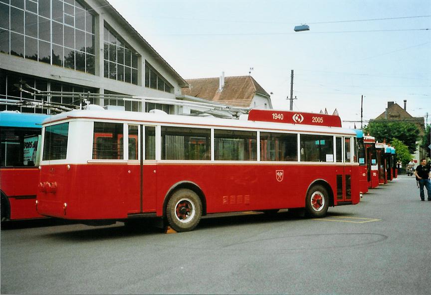 (107'707) - VB Biel - Nr. 21 - Berna/Hess Trolleybus am 1. Juni 2008 in Biel, Depot