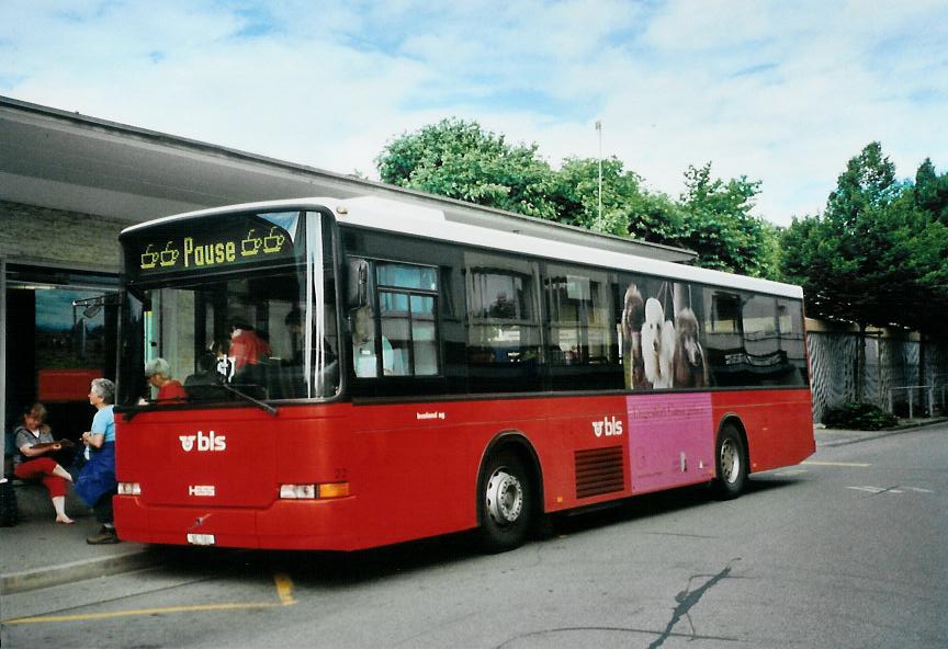 (109'021) - Busland, Burgdorf - Nr. 22/BE 593 - Volvo/Hess (ex AAGK Koppigen Nr. 2) am 8. Juli 2008 beim Bahnhof Burgdorf