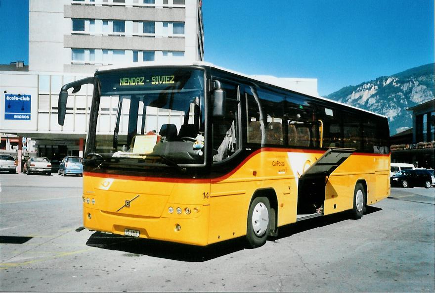 (110'022) - Lathion, Sion - Nr. 14/VS 5368 - Volvo am 3. August 2008 beim Bahnhof Sion