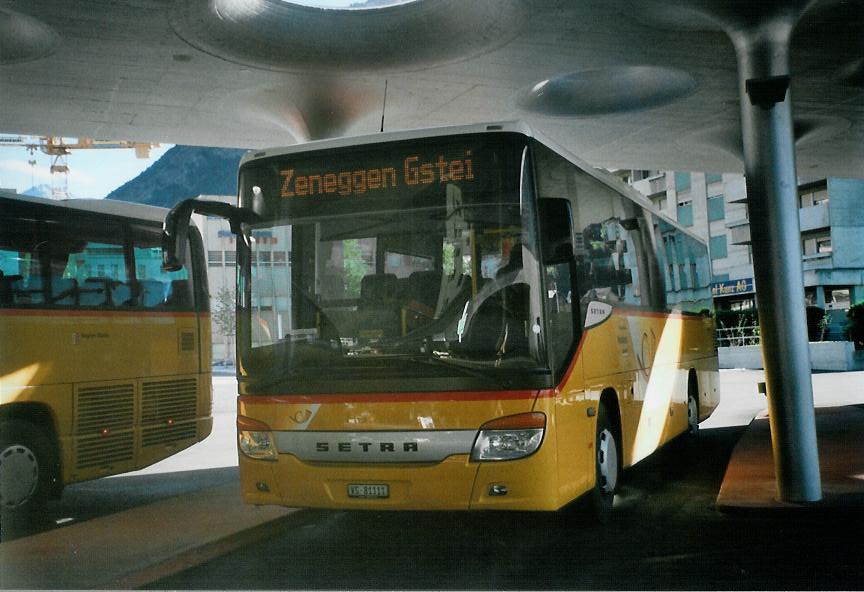 (110'209) - Autotour, Visp - VS 81'111 - Setra am 10. August 2008 beim Bahnhof Visp