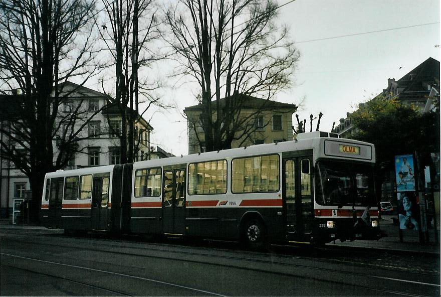 (111'511) - VBSG St. Gallen - Nr. 235/SG 198'235 - NAW/Hess am 13. Oktober 2008 beim Bahnhof St. Gallen