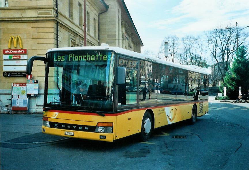 (112'028) - CarPostal Ouest - NE 112'587 - Setra (ex P 25'645) am 10. November 2008 beim Bahnhof La Chaux-de-Fonds