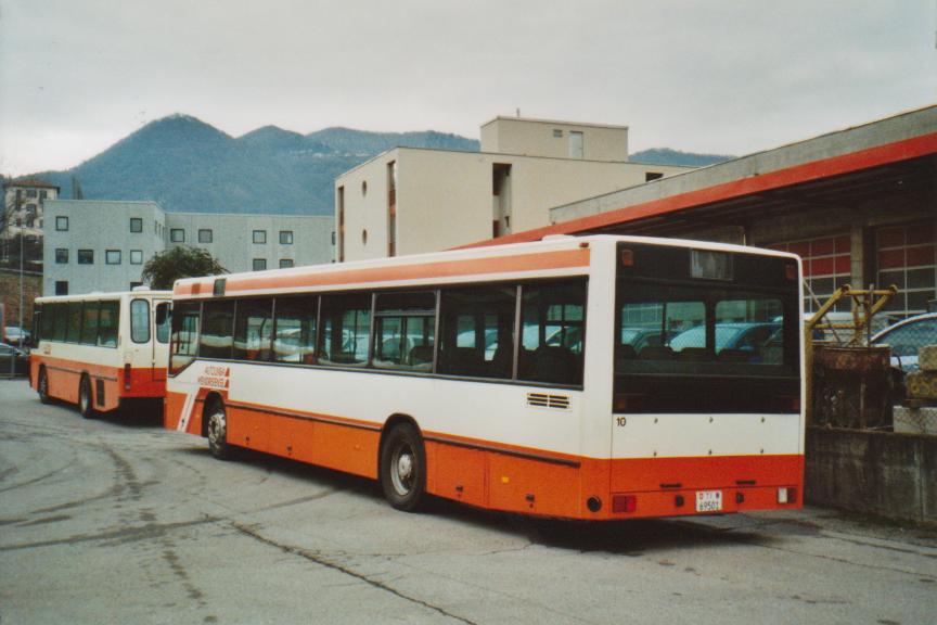 (112'525) - AMSA Chiasso - Nr. 10/TI 69'501 - Mercedes am 9. Dezember 2008 in Balerna, Garage