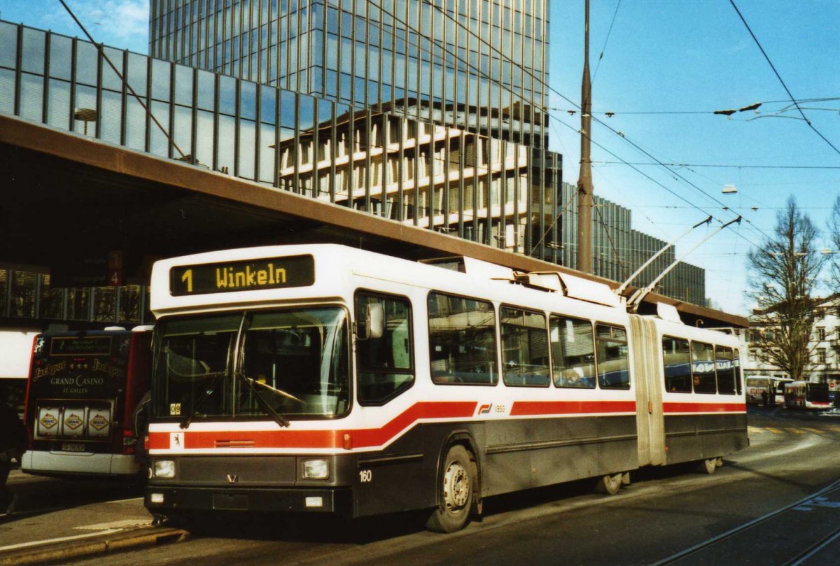 (113'925) - VBSG St. Gallen - Nr. 160 - NAW/Hess Gelenktrolleybus am 17. Januar 2009 beim Bahnhof St. Gallen