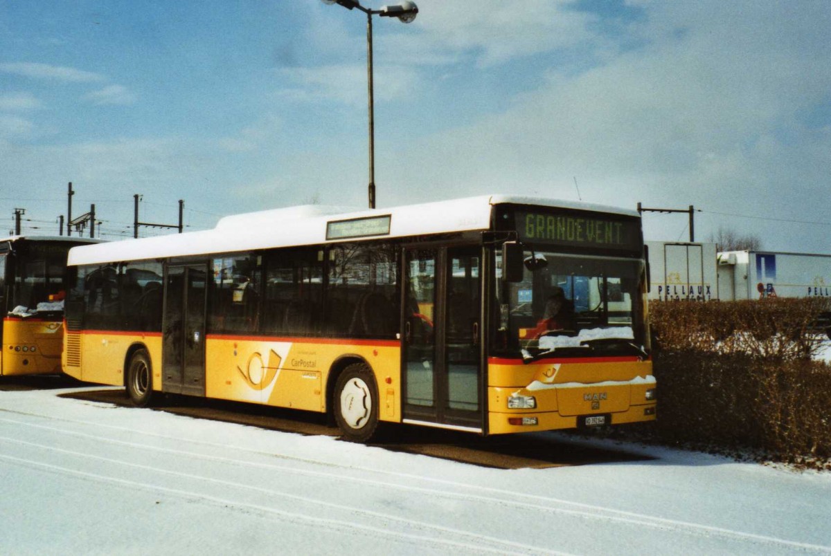 (114'201) - CarPostal Ouest - VD 392'846 - MAN am 14. Februar 2009 in Yverdon, Garage