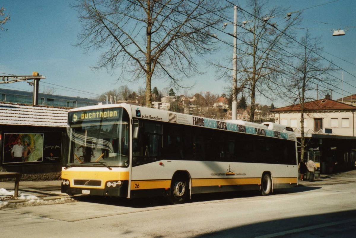 (114'607) - VBSH Schaffhausen - Nr. 26/SH 38'026 - Volvo am 18. Februar 2009 beim Bahnhof Schaffhausen