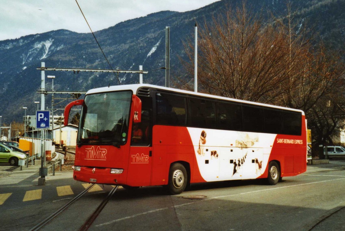 (114'711) - TMR Martigny - VS 30'055 - Renault am 1. Mrz 2009 beim Bahnhof Martigny