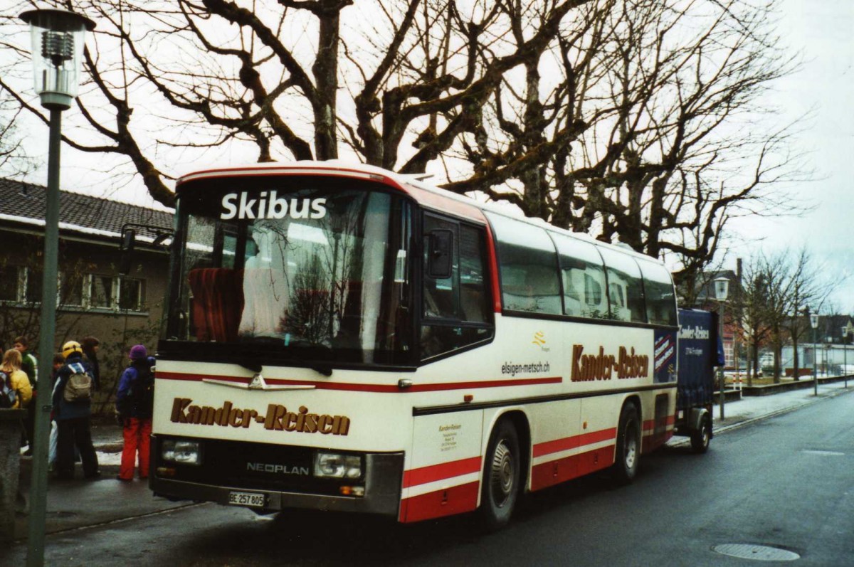 (114'714) - Kander-Reisen, Frutigen - Nr. 1/BE 257'805 - Neoplan (ex Mller, Heiden) am 2. Mrz 2009 in Thun-Lerchenfeld, Schulhaus