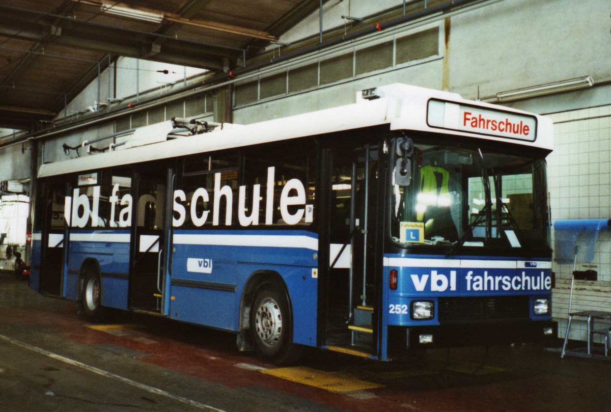 (114'727) - VBL Luzern - Nr. 252 - NAW/R&J-Hess Trolleybus am 7. Mrz 2009 in Luzern, Depot