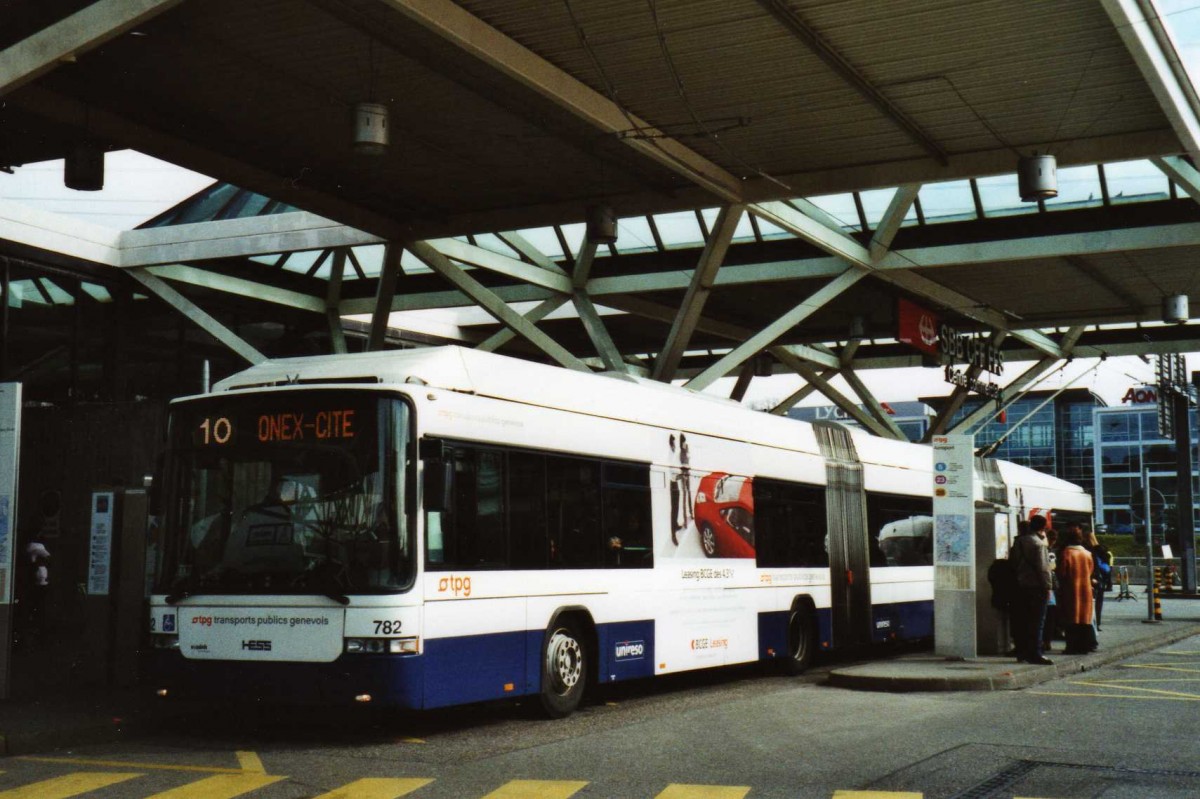 (114'912) - TPG Genve - Nr. 782 - Hess/Hess Doppelgelenktrolleybus am 8. Mrz 2009 in Genve, Aroport