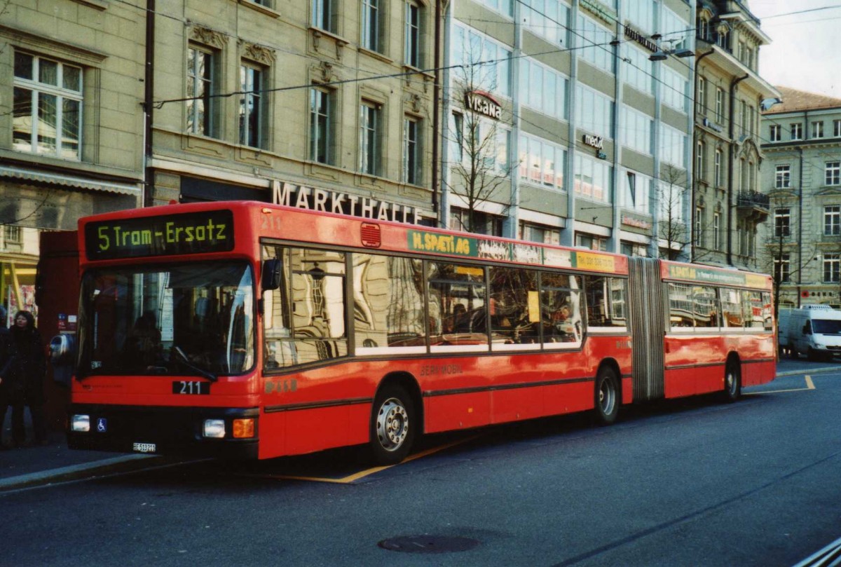 (115'215) - Bernmobil, Bern - Nr. 211/BE 513'211 - MAN am 16. Mrz 2009 beim Bahnhof Bern