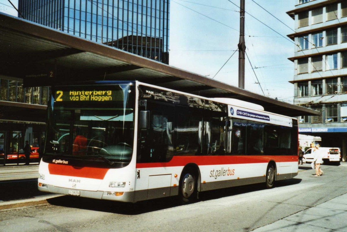 (115'403) - St. Gallerbus, St. Gallen - Nr. 256/SG 198'256 - MAN am 18. Mrz 2009 beim Bahnhof St. Gallen