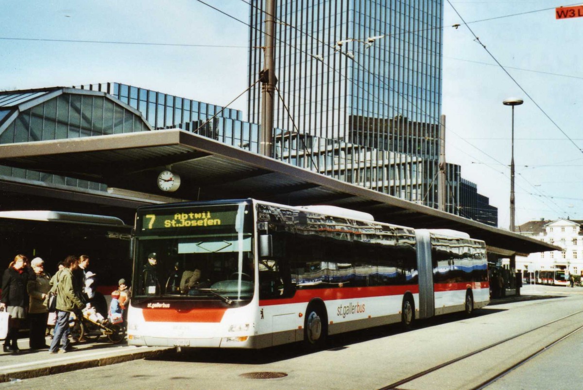 (115'427) - St. Gallerbus, St. Gallen - Nr. 295/SG 198'295 - MAN am 18. Mrz 2009 beim Bahnhof St. Gallen