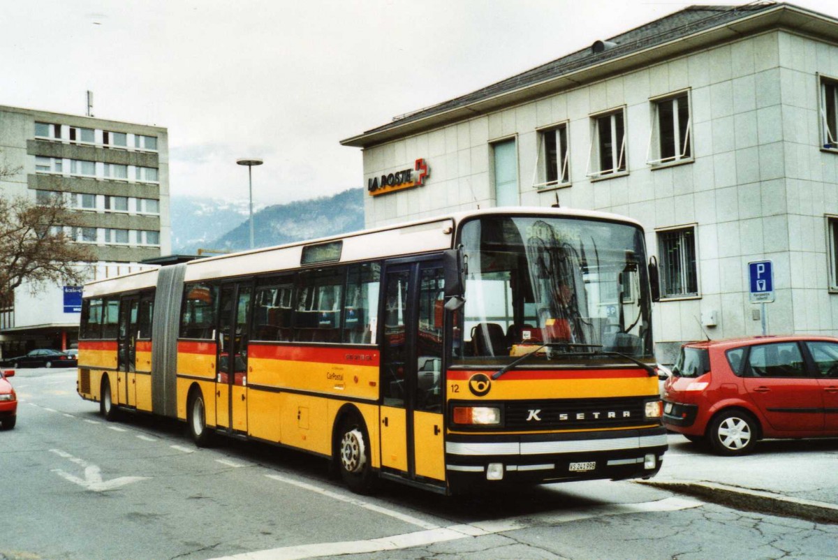 (115'604) - PostAuto Wallis - Nr. 12/VS 241'998 - Setra (ex P 27'802) am 30. Mrz 2009 beim Bahnhof Sion