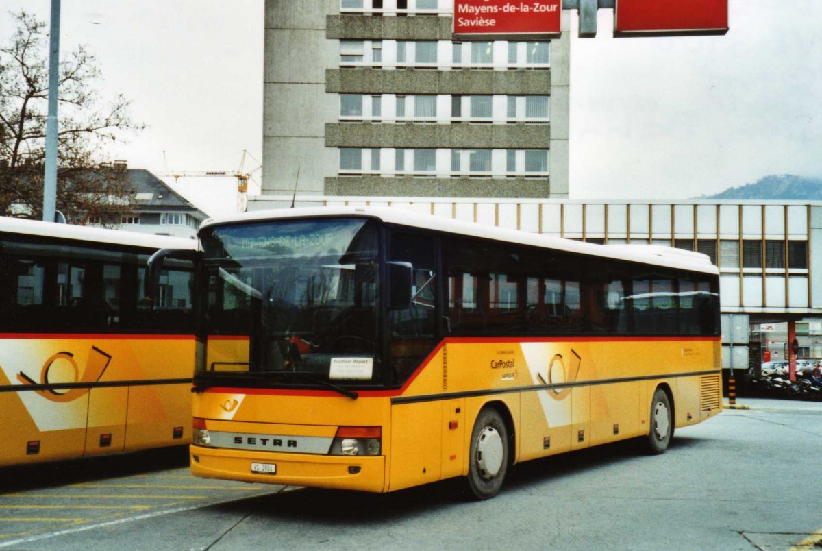 (115'613) - Dubuis, Savise - VS 3906 - Setra am 30. Mrz 2009 beim Bahnhof Sion