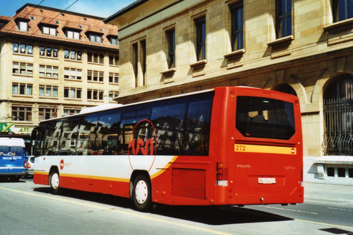 (115'830) - VR La Chaux-de-Fonds - Nr. 272/NE 114'472 - Volvo am 11. April 2009 beim Bahnhof La Chaux-de-Fonds