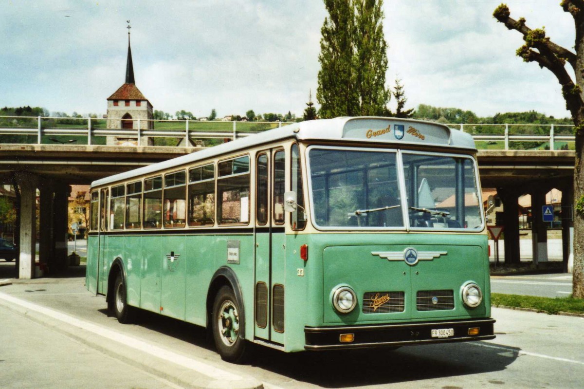 (116'205) - Oldtimer Club 33, Tafers - Nr. 33/FR 300'450 - Saurer/Hess (ex GFM Fribourg Nr. 33) am 25. April 2009 beim Bahnhof Moudon