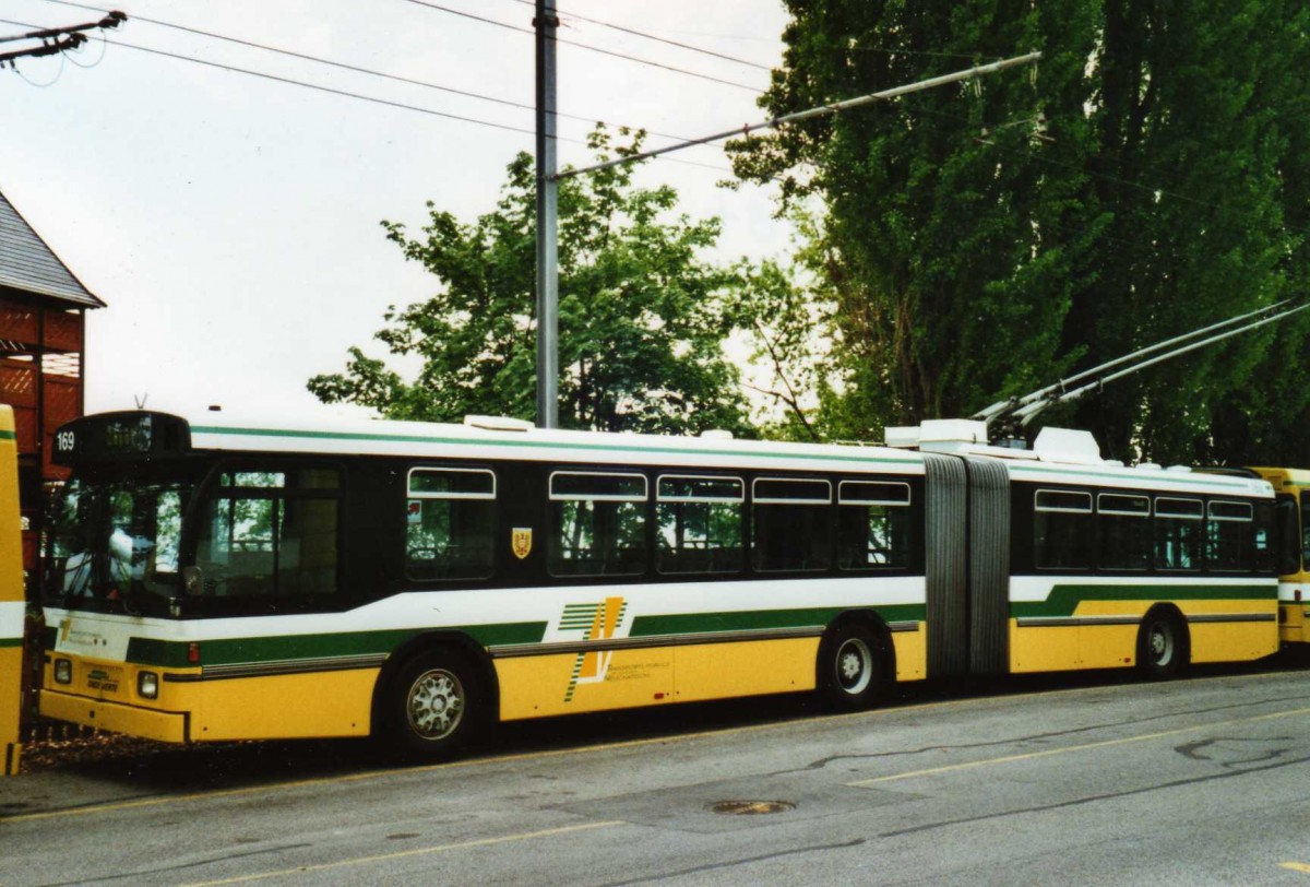 (116'318) - TN Neuchtel - Nr. 169 - FBW/Hess Gelenktrolleybus am 3. Mai 2009 in Neuchtel, Dpt