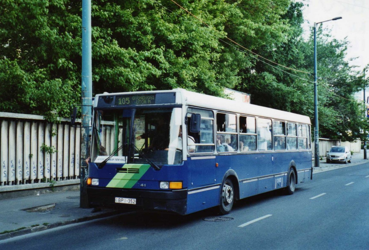 (117'029) - BKV Badapest - Nr. 13-52/BPI-352 - Ikarus am 28. Mai 2009 in Budapest