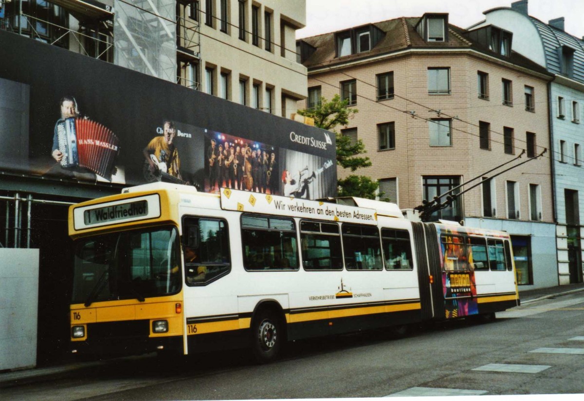 (117'228) - VBSH Schaffhausen - Nr. 116 - NAW/Hess Gelenktrolleybus am 6. Juni 2009 beim Bahnhof Schaffhausen