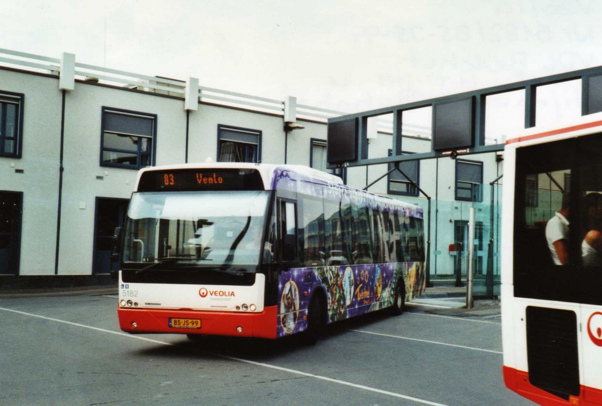 (118'309) - VEOLIA - Nr. 5182/BS-JS-99 - VDL Berkhof am 5. Juli 2009 beim Bahnhof Nijmegen