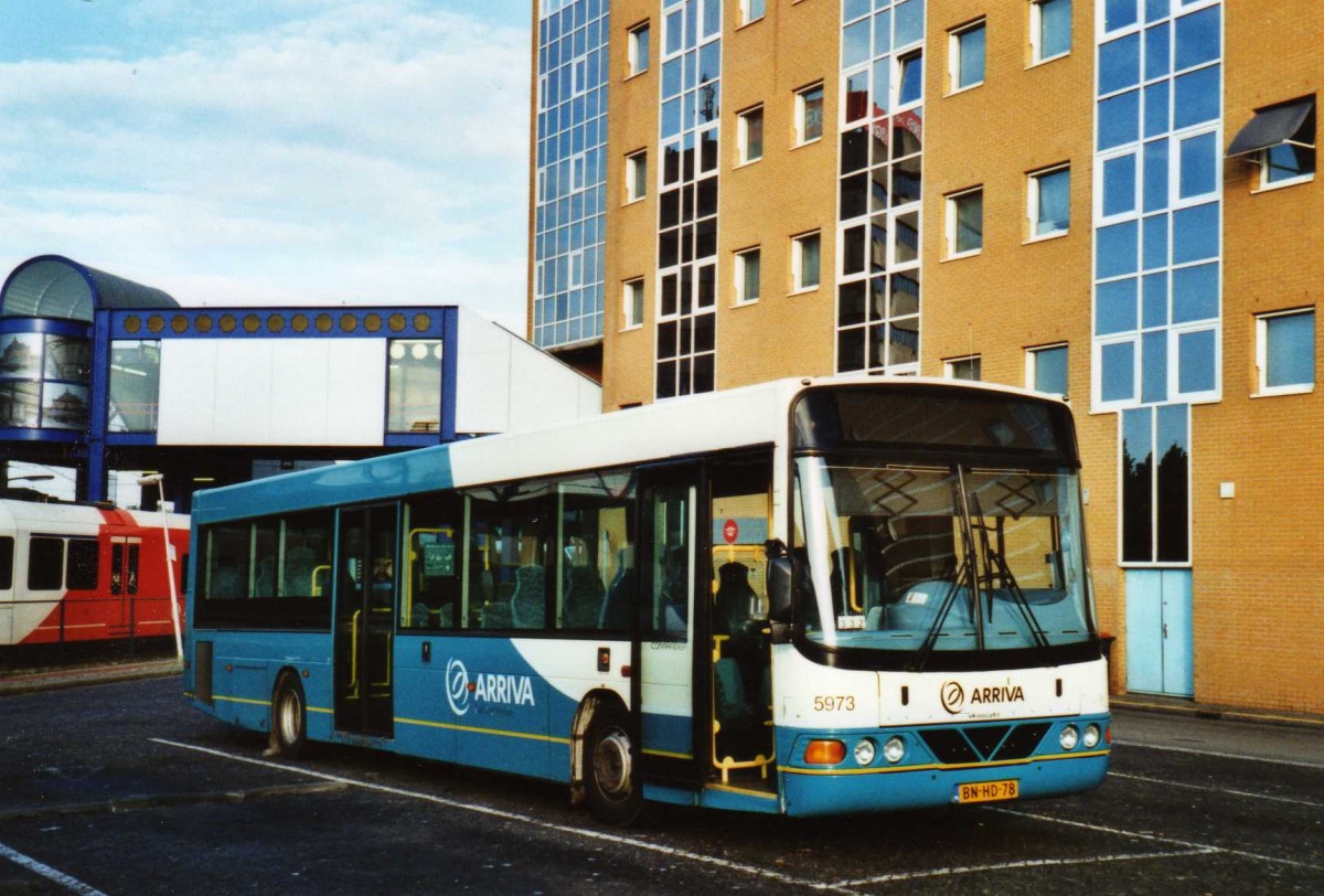 (118'413) - ARRIVA - Nr. 5973/BN-HD-73 - Wright am 7. Juli 2009 beim Bahnhof Groningen