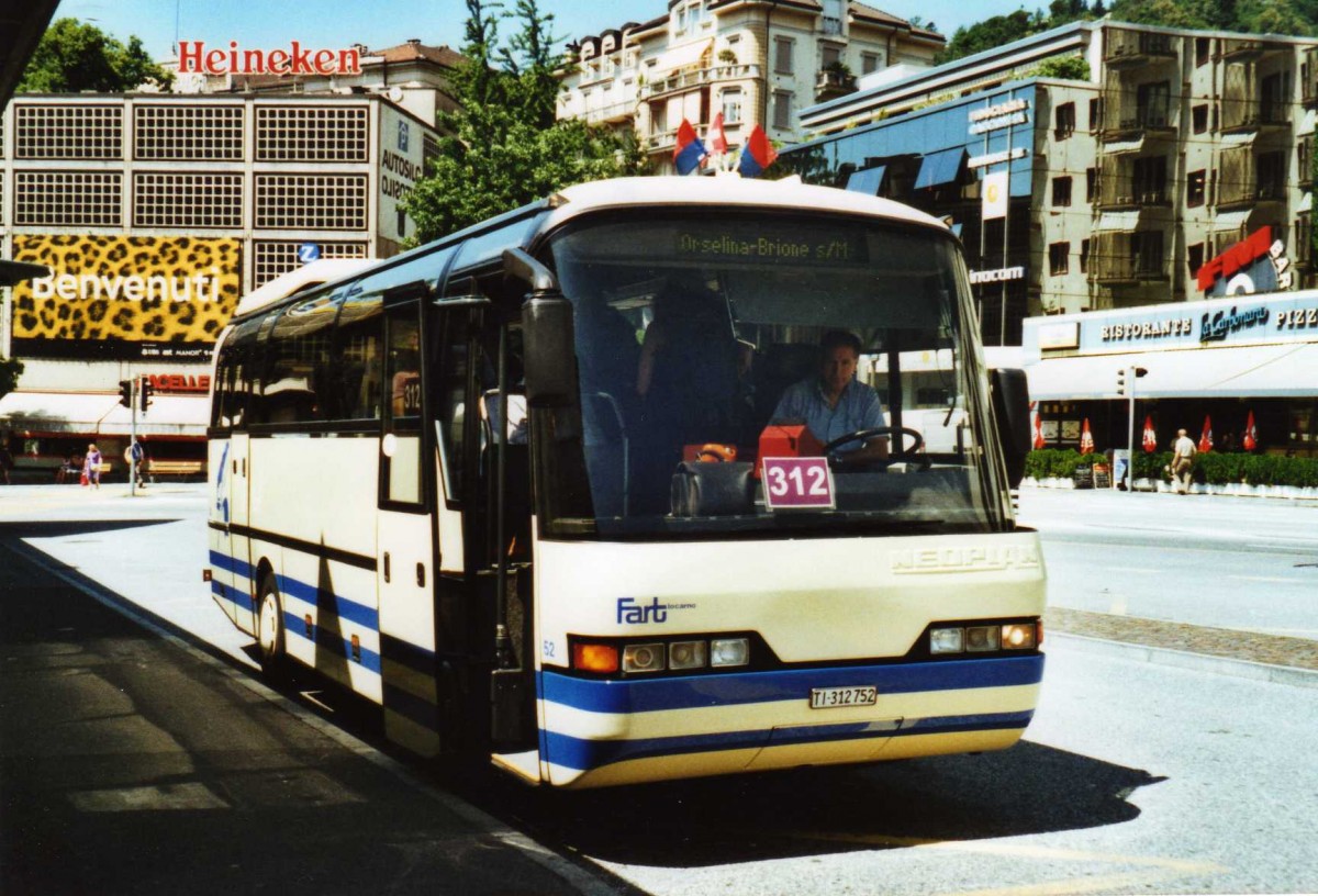 (119'301) - FART Locarno - Nr. 52/TI 312'752 - Neoplan am 20. Juli 2009 beim Bahnhof Locarno