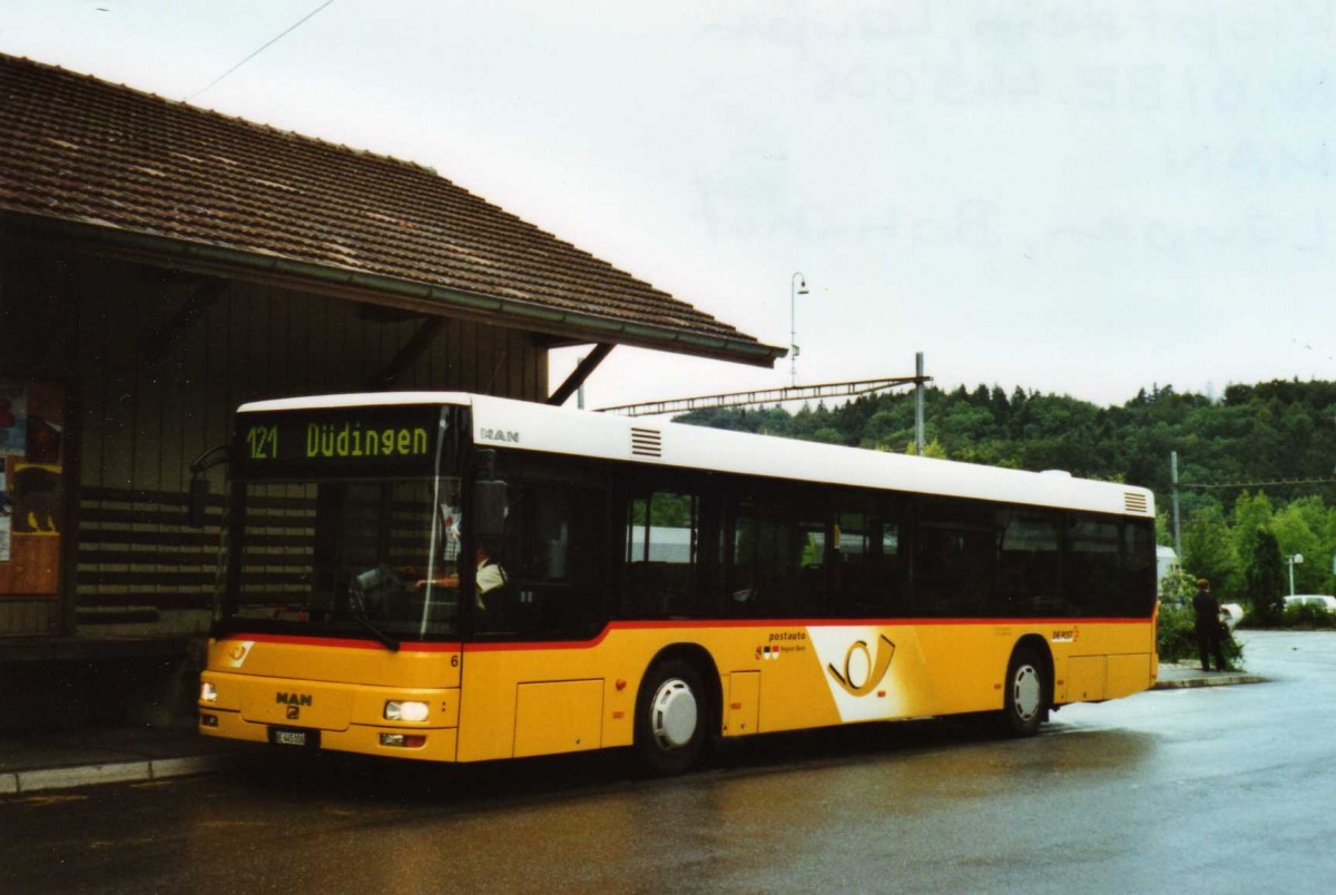 (119'403) - Klopfstein, Laupen - Nr. 6/BE 445'006 - MAN am 3. August 2009 beim Bahnhof Laupen