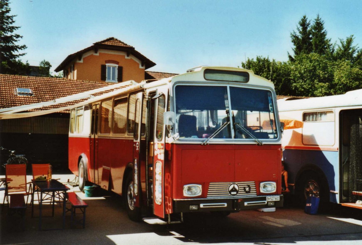 (119'809) - Niederer F., Langwiesen - ZH 527'611 - Saurer/Tscher (ex Solr+Fontana, Ilanz) am 15. August 2009 in Zug, Wohnbustreffen