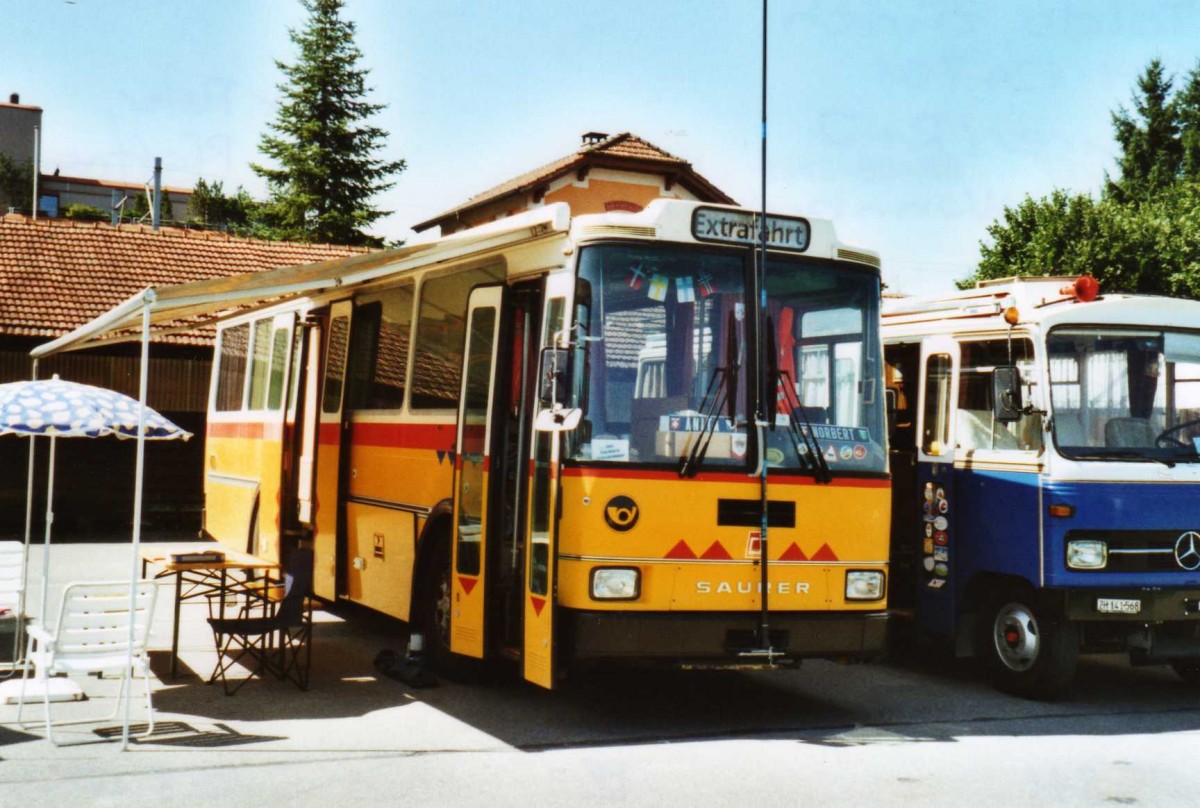 (119'811) - Toldo, Zrich - ZH 124'701 - Saurer/R&J (ex Peter, Pfaffnau) am 15. August 2009 in Zug, Wohnbustreffen