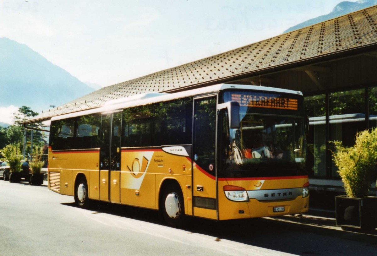 (120'213) - AVG Meiringen - Nr. 63/BE 401'263 - Setra am 23. August 2009 beim Bahnhof Meiringen