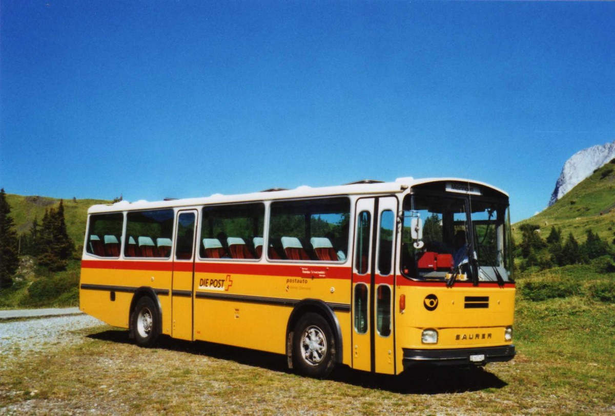 (120'415) - AVG Meiringen - Nr. 74/BE 607'481 - Saurer/R&J (ex P 24'357) am 23. August 2009 unterher der Grossen Scheidegg