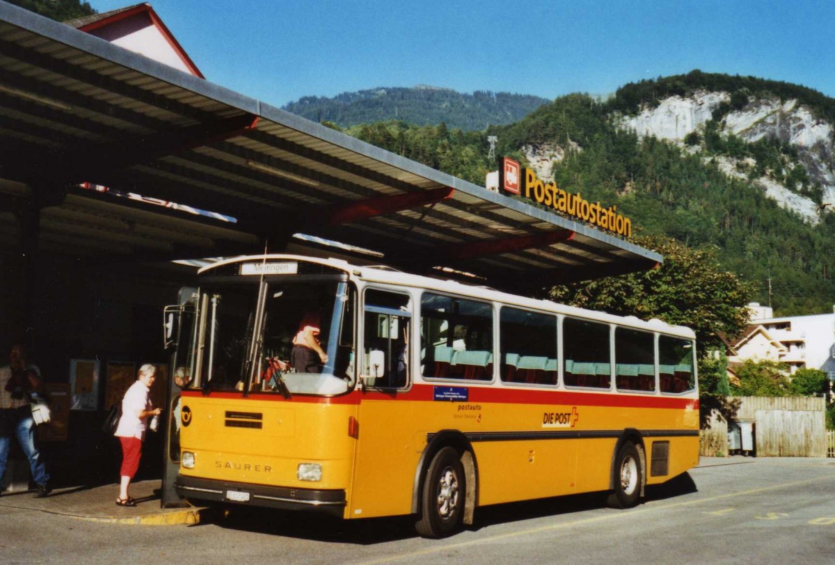 (120'501) - AVG Meiringen - Nr. 74/BE 607'481 - Saurer/R&J (ex P 24'357) am 23. August 2009 in Meiringen, Postautostation