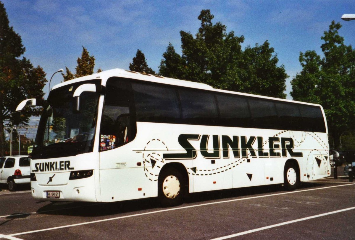 (121'302) - Aus Oesterreich: Sunkler, Golling - HA 640 EY - Volvo am 22. September 2009 in Thun, Seestrasse