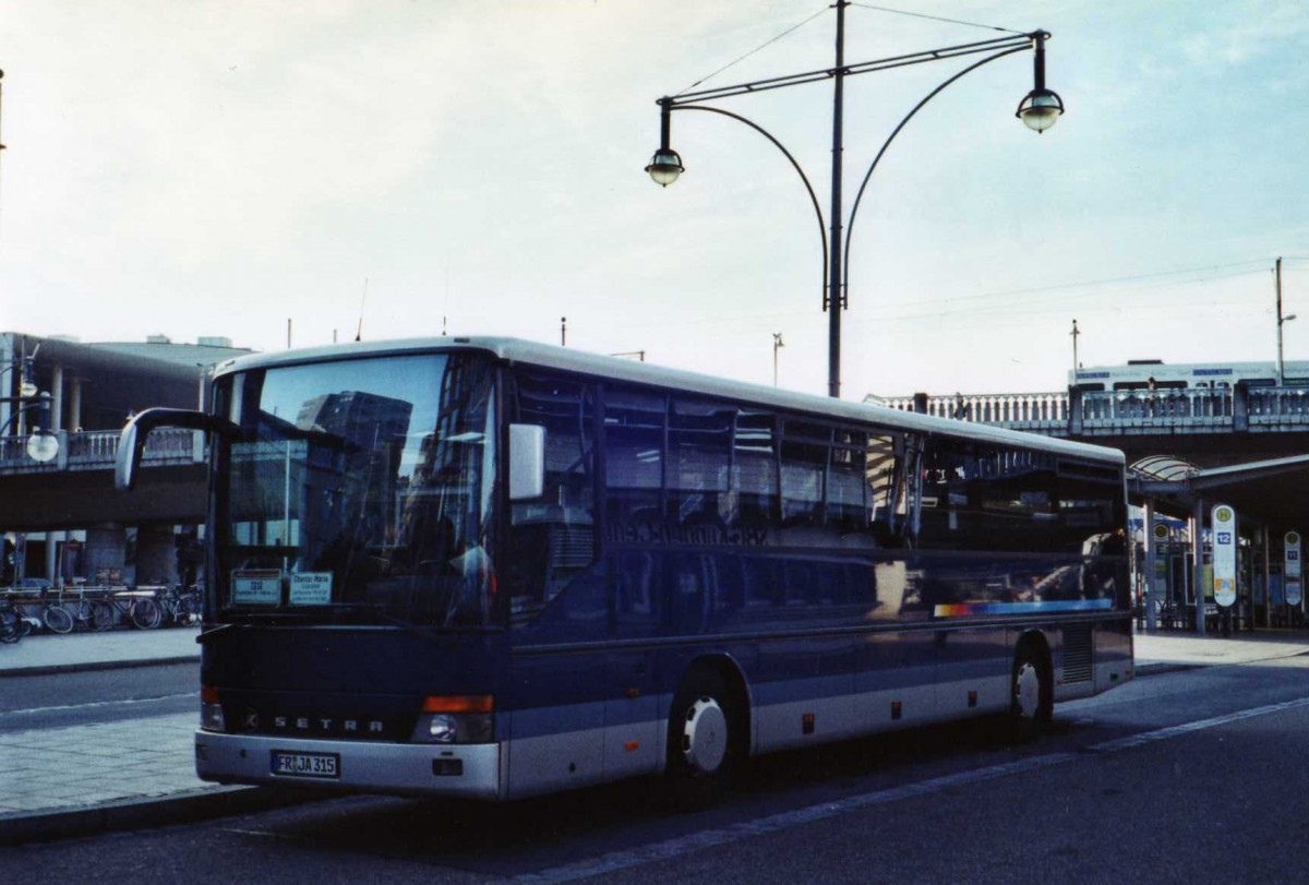 (121'525) - Janzen, Freiburg - FR-JA 315 - Setra am 20. Oktober 2009 beim Bahnhof Freiburg