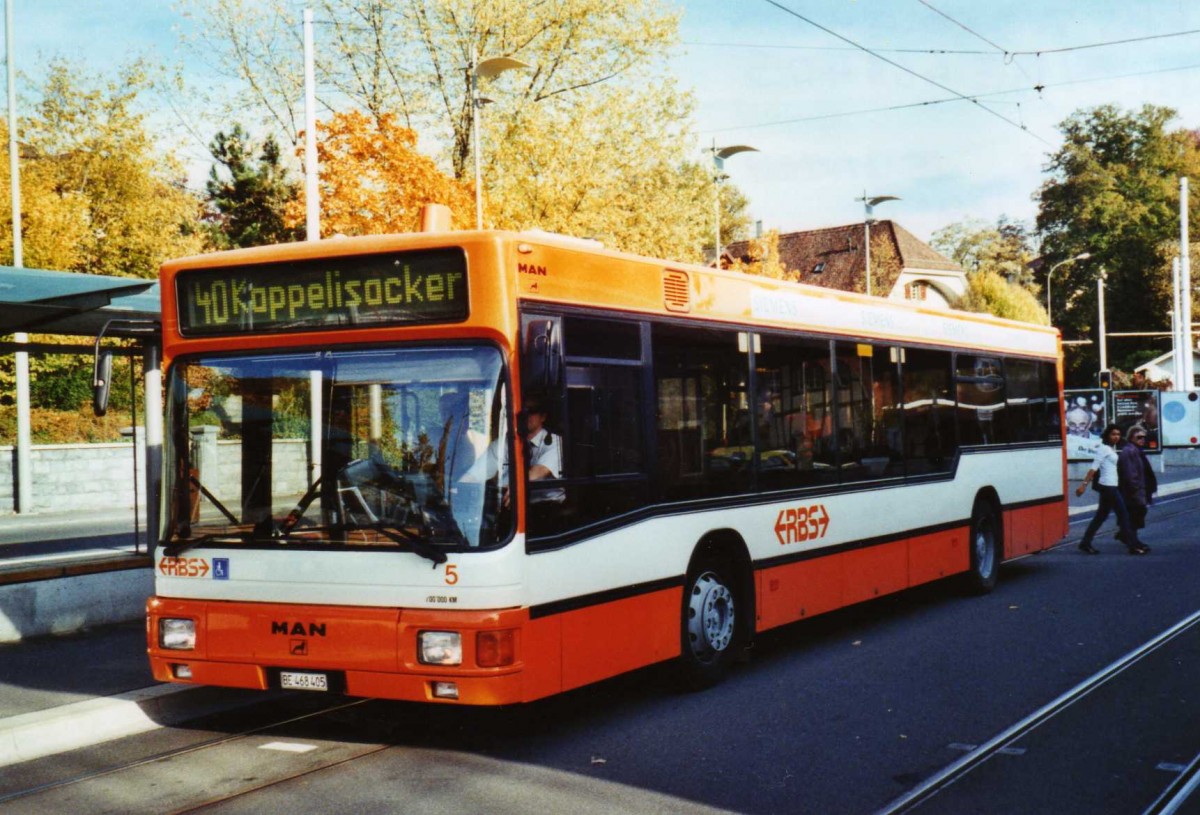 (121'834) - RBS Worblaufen - Nr. 5/BE 468'405 - MAN am 27. Oktober 2009 in Muri, Dorf