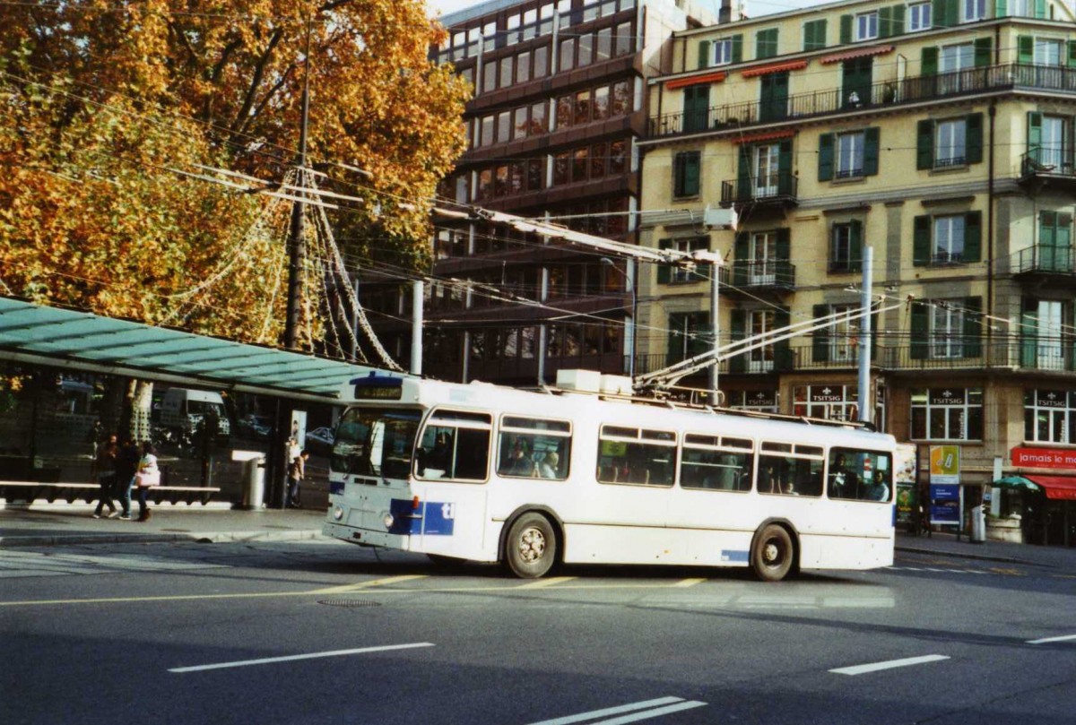 (122'332) - TL Lausanne - Nr. 749 - FBW/Hess Trolleybus am 19. November 2009 in Lausanne, Chauderon