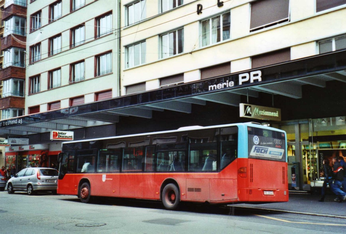 (122'509) - Binggeli, Studen - BE 20'044 - Mercedes (ex VB Biel Nr. 128) am 5. Dezember 2009 beim Bahnhof Biel