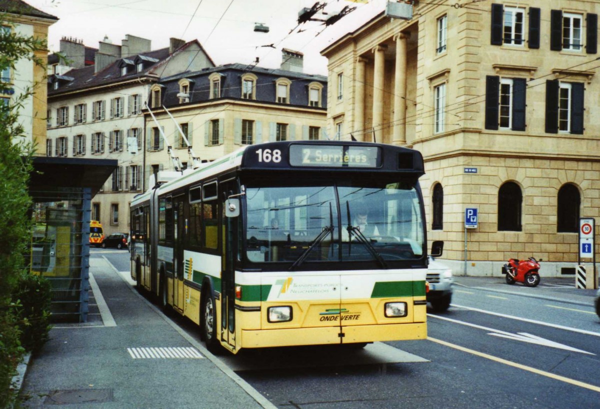 (122'530) - TN Neuchtel - Nr. 168 - FBW/Hess Gelenktrolleybus am 5. Dezember 2009 in Neuchtel, Place Pury