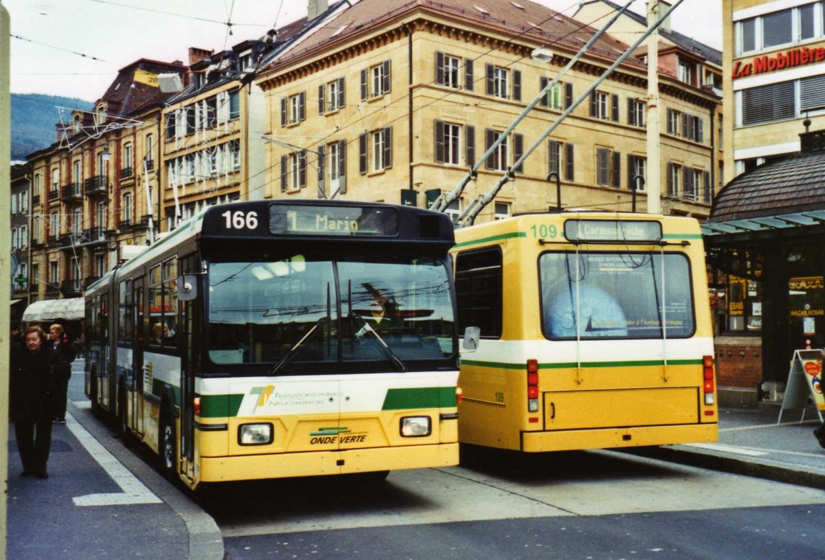 (122'601) - TN Neuchtel - Nr. 166 - FBW/Hess Gelenktrolleybus am 5. Dezember 2009 in Neuchtel, Place Pury