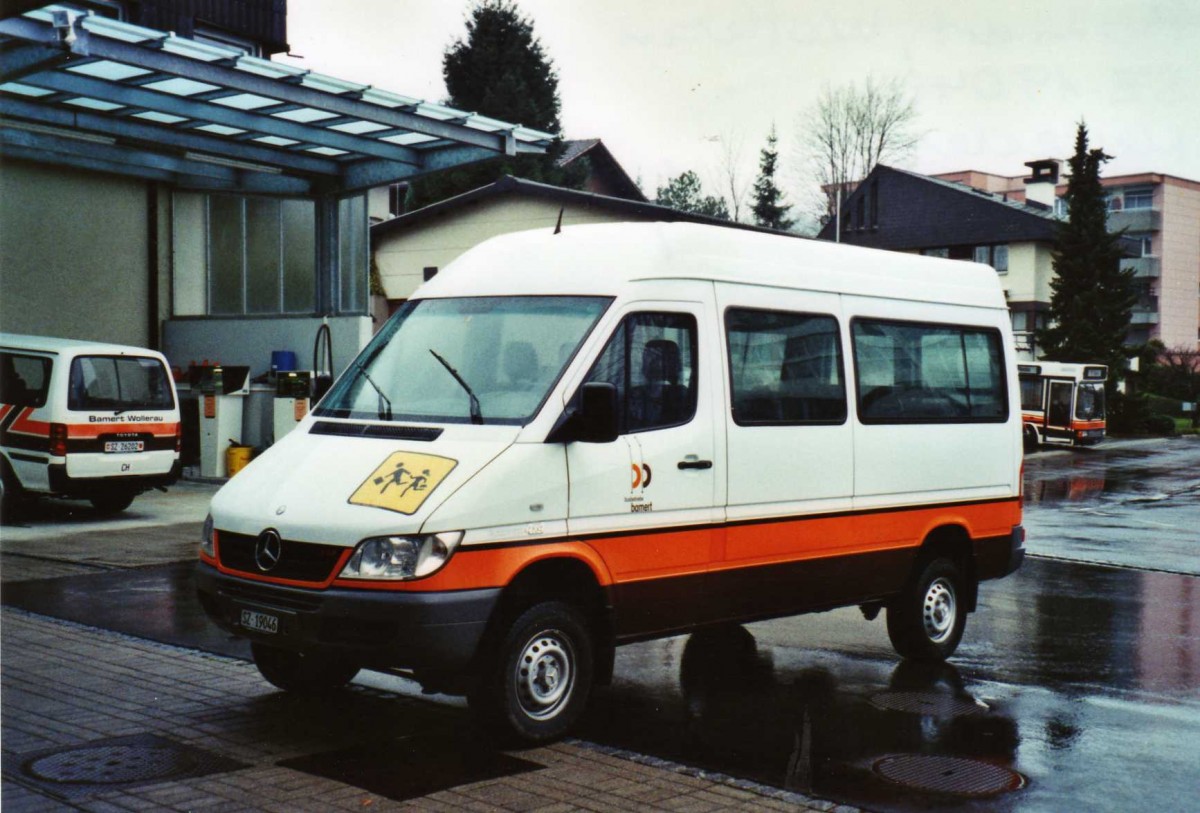 (122'701) - Bamert, Wollerau - SZ 19'046 - Mercedes am 10. Dezember 2009 in Wollerau, Garage